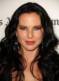 Transformarea lui Kate del Castillo: de la adolescenta cu sprancene stufoase si sani mici, la femeia provocatoare, cu silicoane. Uite cat de mult s-a schimbat