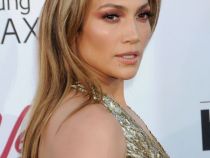 Jennifer Lopez, cu un decolteu mai mult decat indraznet. Cum a aparut vedeta pe covorul rosu