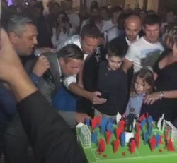 Petrecere FARAONICA pentru Reghe de ziua lui! Ce mesaj i-a transmis la microfon sotiei sale, Anamaria Prodan! VIDEO