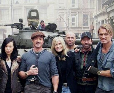 Primele imagini cu Sylvester Stallone si Chuck Norris dupa tragedia de acum o saptamana. Topul celor mai mari dezastre produse pe platourile de filmare