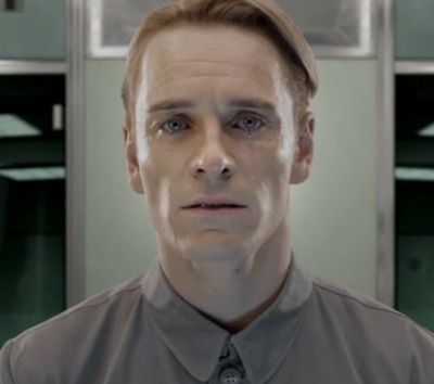 Trailerul viral pentru Prometheus i-a cucerit pe fani: Michael  Fassbender se transforma intr-un android misterios si enigmatic in filmul care ar putea reinventa genul SF