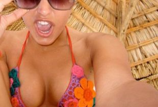 O recunosti? Imagini inedite cu una dintre cele mai sexy artiste de la noi