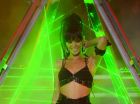 Explozie de energie pe scena cu Rihanna sexy, intr-o rochie taiata pana sus. Uite cum a cantat LIVE noul single!  VIDEO