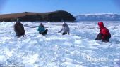 Asta inseamna cu adevarat   instrumente reci ! Vezi ce reusesc sa faca niste muzicieni cu gheata de pe lacul Baikal! VIDEO