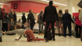 Aproape 2 milioane de oameni au vazut ce face o tanara intr-un aeroport. Ai fi in stare sa faci la fel? VIDEO