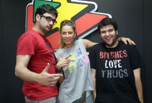 Andreea Banica a adus vara la Alarma ProFM! Vezi ce s-a intamplat in aceasta dimineata in studio - FOTO