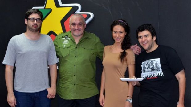 Fostii concurenti MasterChef Andreea si Sissoko din sezonul I au venit in aceasta dimineata la Alarma ProFM