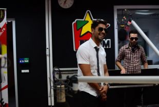 Connect-R a povestit la ProFM  despre sesizarea CNA facuta de o fana si de unde s-a inspirat cu expresia Mai da-te-n dragostea mea! Vezi imagini din studio:
