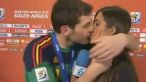 Casillas a sarutat-o pasional, in direct, pe Sara Carbonero! VIDEO