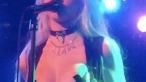 
	Taylor Momsen si-a aratat sanii in timpul unui concert FOTO!
