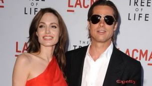 Angelina Jolie si Brad Pitt, mai aproape de altar ca niciodata! Afla de ce! FOTO