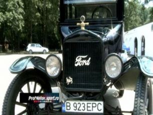 Tu ai merge cu o masina Ford din 1923 prin oras? Vezi aici cum trebuie sa o conduci. VIDEO!