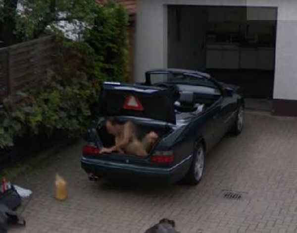 http://assets.sport.ro/assets/protv/2011/09/16/image_galleries/18795/ai-grija-ce-faci-google-maps-e-pe-urmele-tale-uite-cele-mai-penibile-imagini.jpg