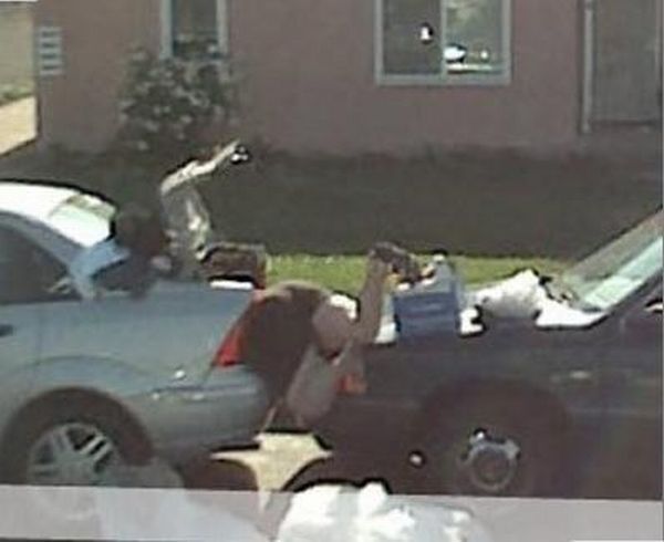 http://assets.sport.ro/assets/protv/2011/09/16/image_galleries/18795/ai-grija-ce-faci-google-maps-e-pe-urmele-tale-uite-cele-mai-penibile-imagini_27.jpg
