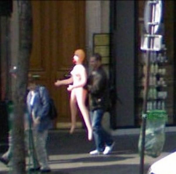 http://assets.sport.ro/assets/protv/2011/09/16/image_galleries/18795/ai-grija-ce-faci-google-maps-e-pe-urmele-tale-uite-cele-mai-penibile-imagini_36.jpg