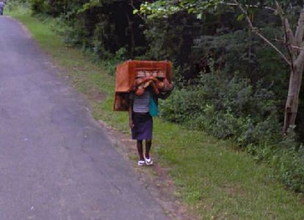 http://assets.sport.ro/assets/protv/2011/09/16/image_galleries/18795/ai-grija-ce-faci-google-maps-e-pe-urmele-tale-uite-cele-mai-penibile-imagini_37.jpg