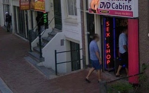 http://assets.sport.ro/assets/protv/2011/09/16/image_galleries/18795/ai-grija-ce-faci-google-maps-e-pe-urmele-tale-uite-cele-mai-penibile-imagini_4.jpg