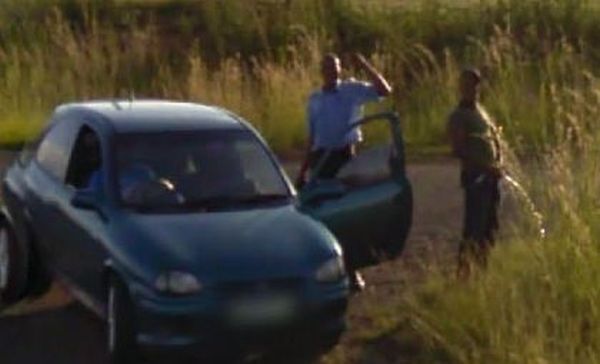 http://assets.sport.ro/assets/protv/2011/09/16/image_galleries/18795/ai-grija-ce-faci-google-maps-e-pe-urmele-tale-uite-cele-mai-penibile-imagini_7.jpg