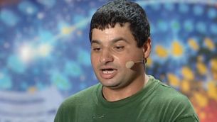 PLACEREA VINOVATA a lui Mihai Petre: a imitat un flex, un curcan si un autobuz! Vezi ce cadou a facut juriului la final: VIDEO