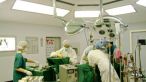 Decizia extrema care le-a salvat de cancer. Cum au evitat 3 surori destinul mamei lor, care a murit la 32 de ani: