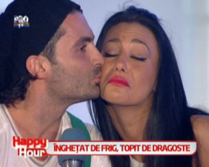 Pepe s-a sarutat cu 3 fete in direct la Happy Hour!
