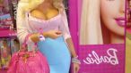 
	Pentru ea, unii barbati ar putea renunta sa se joace cu masinutele :)&nbsp;Arata exact ca o papusa Barbie:

