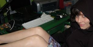 N-o sa-ti vina sa crezi ce tatuaj ciudat si-a facut fata asta pe picior: GALERIE FOTO