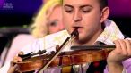 Ce a facut ceterasul din Maramures in finala, i-a lasat pe toti FARA CUVINTE! Canta cu ORICE, din toate pozitiile!