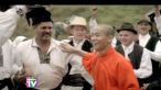 
	Bobita si Giani din "Las Fierbinti" stiu si cu reclamele. S-au facut comentatori la Apropo TV. VIDEO
