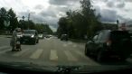 Gestul care a emotionat peste 600.000 de oameni. Un sofer opreste masina ca sa ajute o batranica sa traverseze: VIDEO