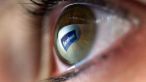 Si-a platit fiica sa nu mai intre pe Facebook. Ce suma a primit adolescenta sa renunte la prietenii virtuali