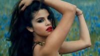 Sexy la evenimente si in videoclipuri, de nerecunoscut pe strada! Cum arata Selena Gomez fara interventia stilistilor si a make-up artistilor