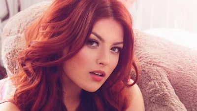 Elena Gheorghe isi expune corpul perfect, intr-o tinuta sumara. Cum arata cantareata fara pic de Photoshop