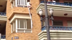 Un amant coboara pe cearsaf de frica sotului inselat. Tot incidentul a fost filmat, iar clipul face senzatie acum pe net