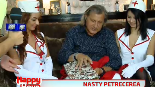 Cadou pentru Ilie Nastase: dansul asistentelor | Happy Hour