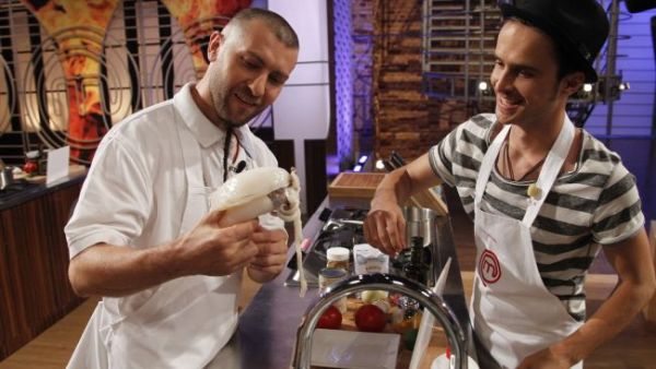  Niciodata nu s-a mai intamplat asa ceva in bucataria &quot;MasterChef&quot;: Pacha Man si Serban Copot se iau la harta