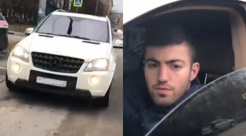 Imagine uluitoare cand acest Mercedes alb e tras pe dreapta. Ce cara soferul pe scaunul din dreapta Imagine uluitoare cand acest Mercedes alb e tras pe dreapta. Ce cara soferul pe scaunul din dreapta