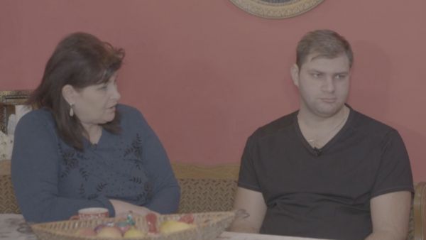 Daca nu iei tu initiativa, iau eu, nicio problema! . Ma insoara mama, Luni, de la 22:45, la PRO TV!
