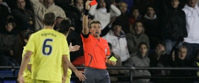 FIFA a decis! Meciurile vor avea 5 arbitri, pauzele nu se schimba de la 15 la 20 de minute! thumbnail