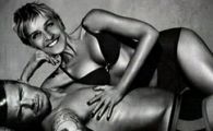 Vezi cine a pozat sexy langa David Beckham!