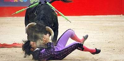 FOTO: Asta e CRIMA, nu e sport! Un toreador, SFASIAT de un taur! Vine corida in Romania?