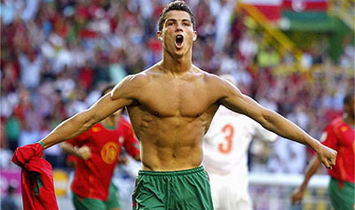 Cristiano Ronaldo uimeste din nou: face cate 3000 de abdomene ZILNIC!