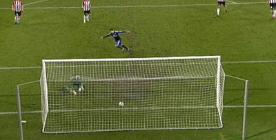 VIDEO&nbsp;A tras ca Roberto Carlos! Vezi super golul lui Dzsudzsak de la PSV!