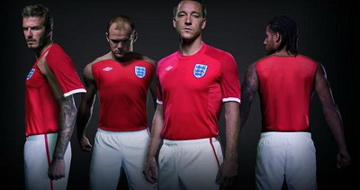 Beckham, Rooney si Terry in noile tricouri ale Angliei! Sunt mai tari ca ale nationalei? FOTO!