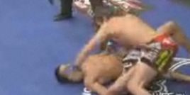 VIDEO: A&nbsp;fugit sa-l bata, dar a luat el bataie
- vezi o super gafa din MMA!