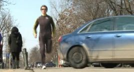 Rasu' plansu'! Cele mai tari atlete ale Romaniei se antreneaza printre masini si maidanezi!