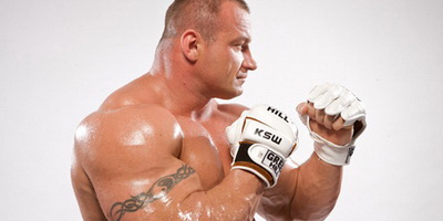 Cel mai puternic om al lumii continua in MMA - se bate cu o legenda UFC!