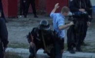 VEZI VIDEO! Fanii Stelei au devastat toate garile in drum spre Targu Jiu! Politia i-a primit cu ARME!