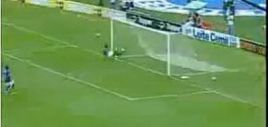 VIDEO&nbsp;Steaua ia lectii de aparare din Brazilia!&nbsp;Vezi super salvare!