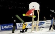 VIDEO! Ai mai vazut asa ceva? Cum poti sa joci baschet cu placa de snowboard in picioare